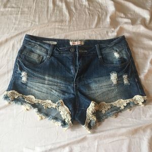 Cute denim shorts! ✨